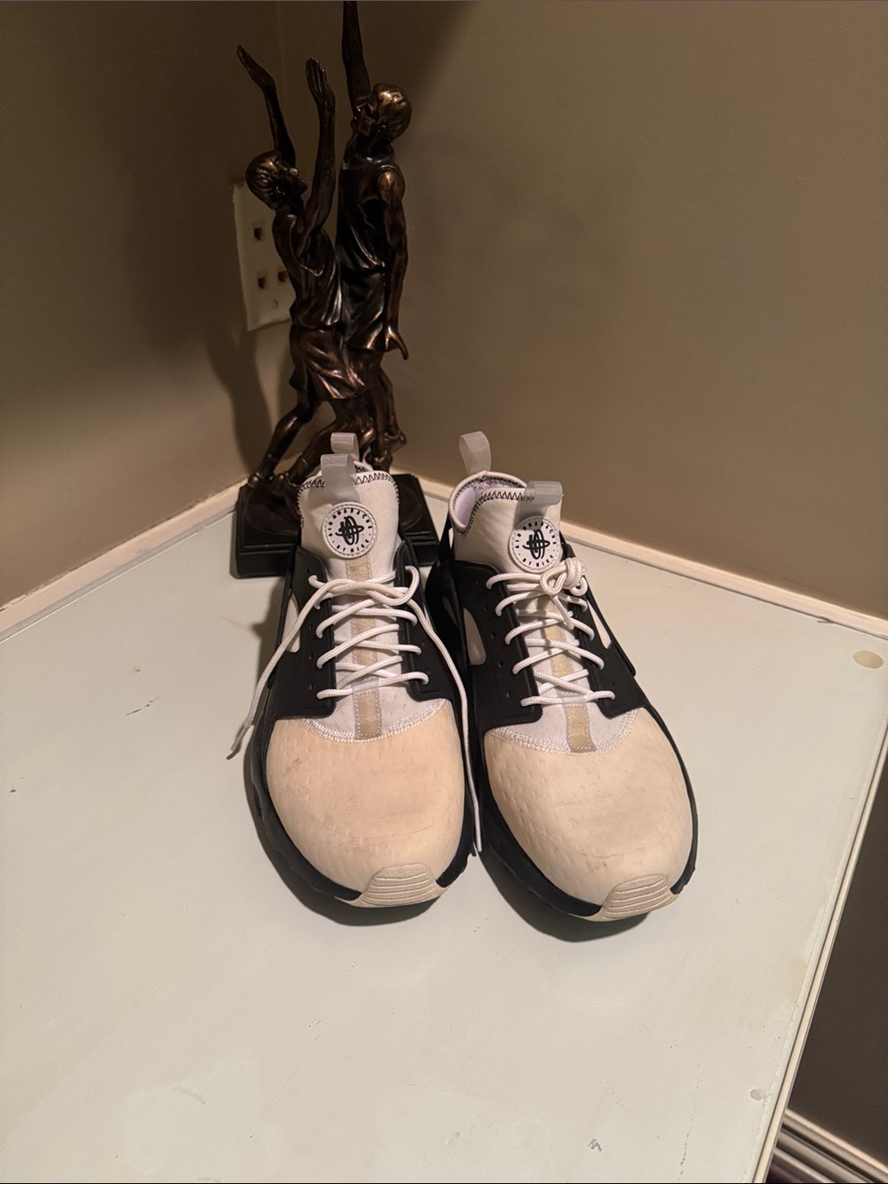 Nike Men’s Black and Cream Lace-Up Sneakers